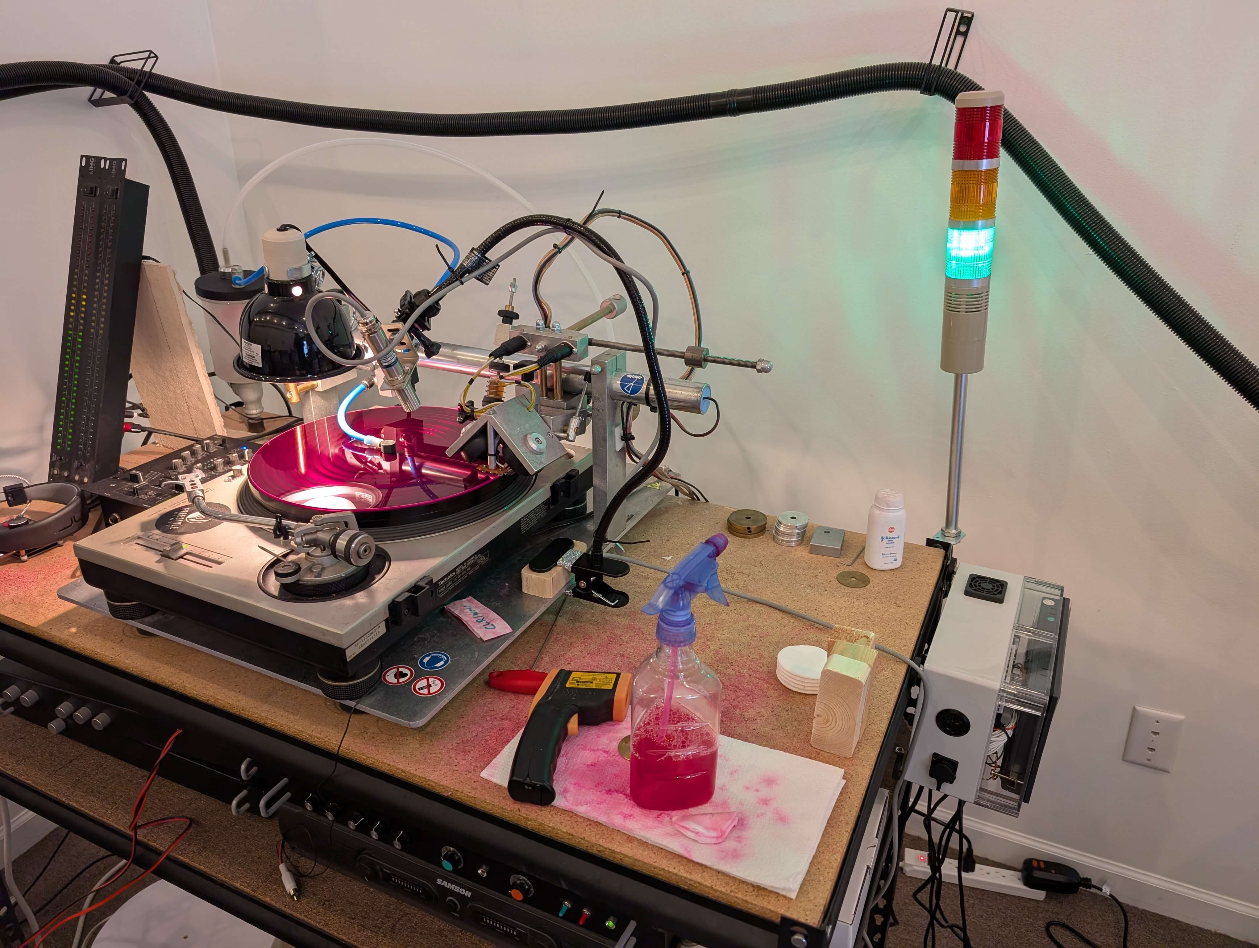 MxD Sensor Kit shown on right side of the table with the stack light to indicate ideal cutting temperature.
